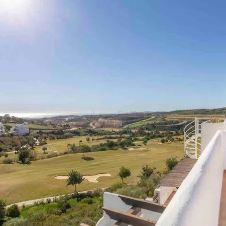Luxury Penthouse Golf Apartment *